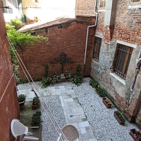 Apartman Tiepolo 3 *