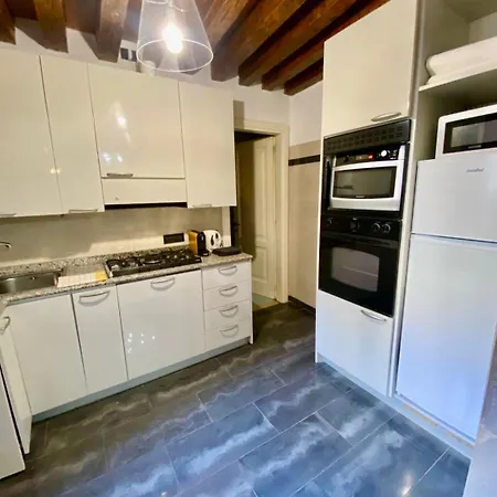 Apartman Tiepolo 3 *
